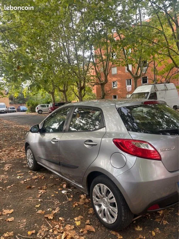 Mazda 2 2009 photo 2