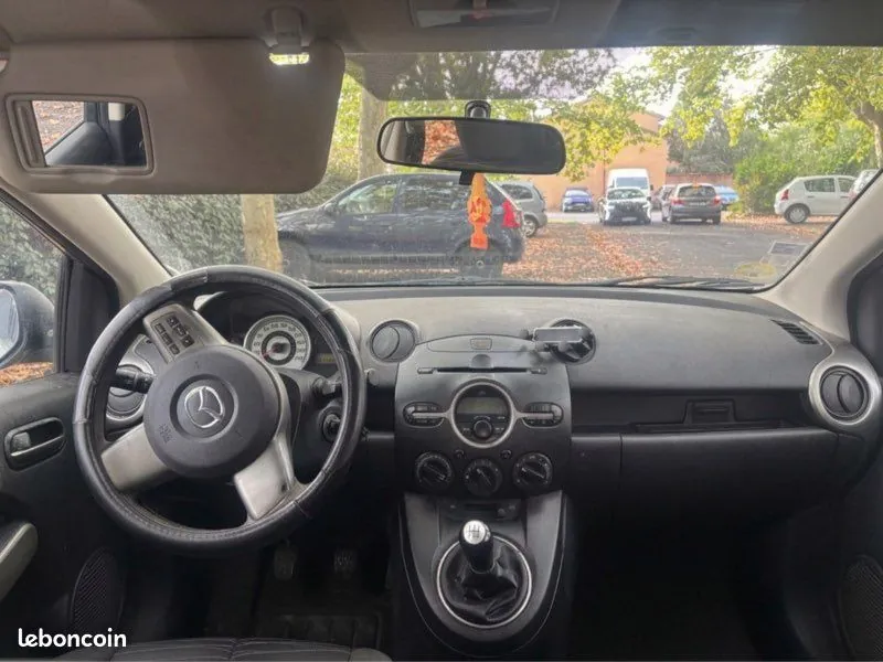 Mazda 2 2009 photo 3
