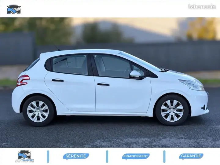 Peugeot 208 2012 photo 5