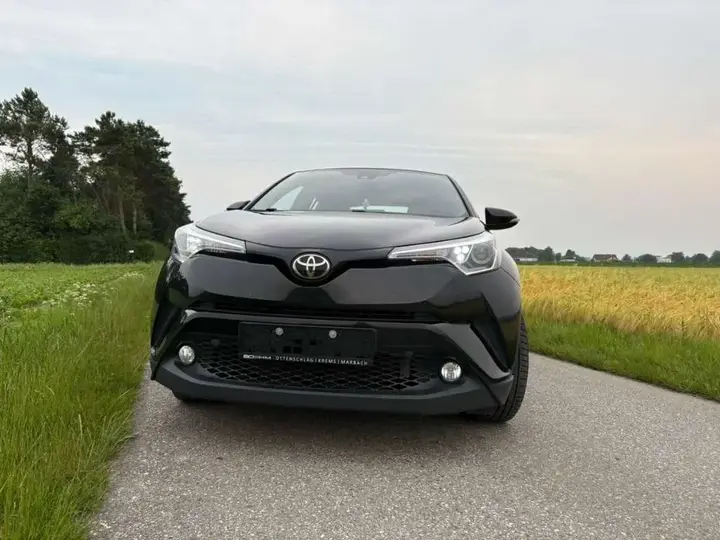 Toyota C-Hr 2017 photo 2