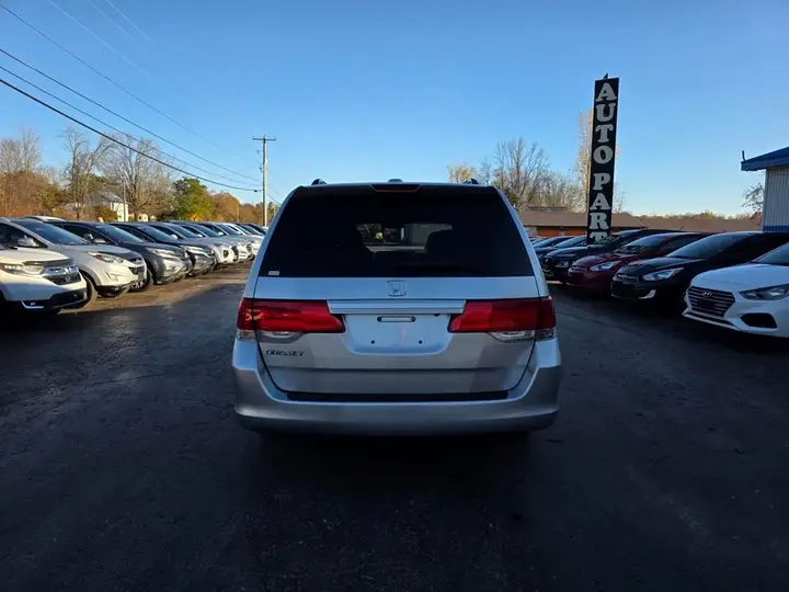 Honda Odyssey 2010 photo 4