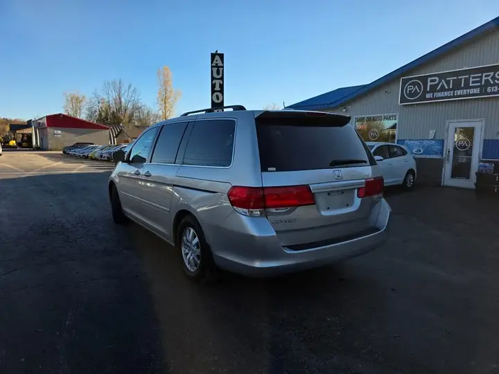 Honda Odyssey 2010 photo 3