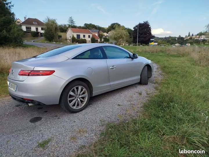 Renault Laguna 2009 photo 2