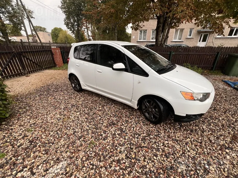 Mitsubishi Colt 2010 photo 3
