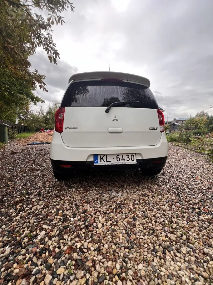 Mitsubishi Colt 2010 photo 2