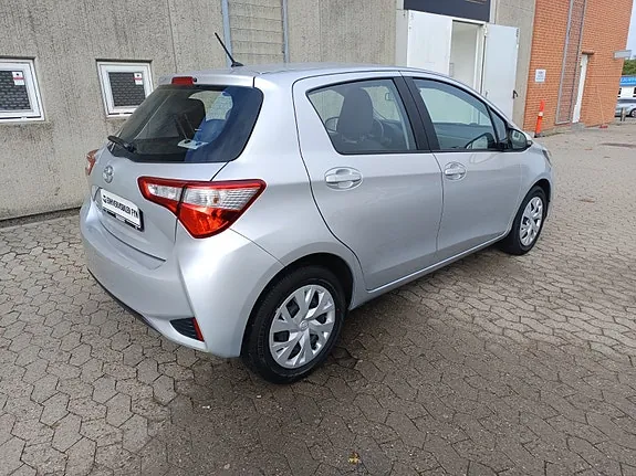Toyota Yaris 2017 photo 3
