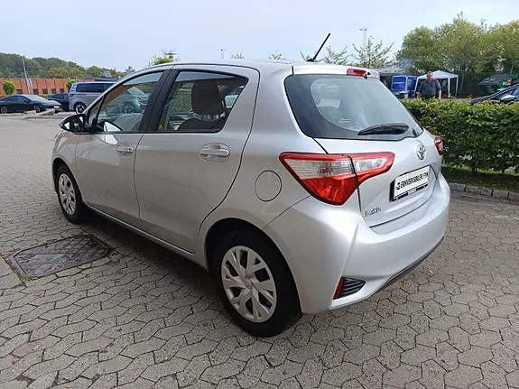 Toyota Yaris 2017 photo 5