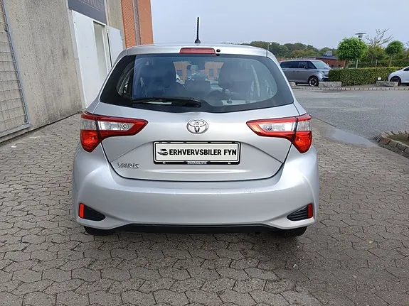 Toyota Yaris 2017 photo 4