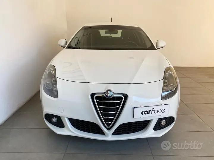 Alfa Romeo Giulietta 2012 photo 2
