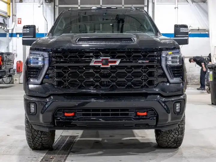 Chevrolet Silverado 2500 2026 photo 2
