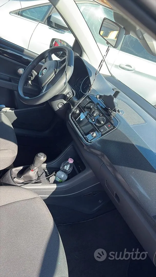 Volkswagen Up 2019 photo 4