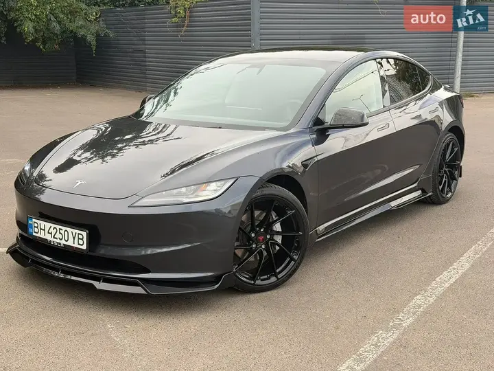 Tesla Model 3 2024 photo 3