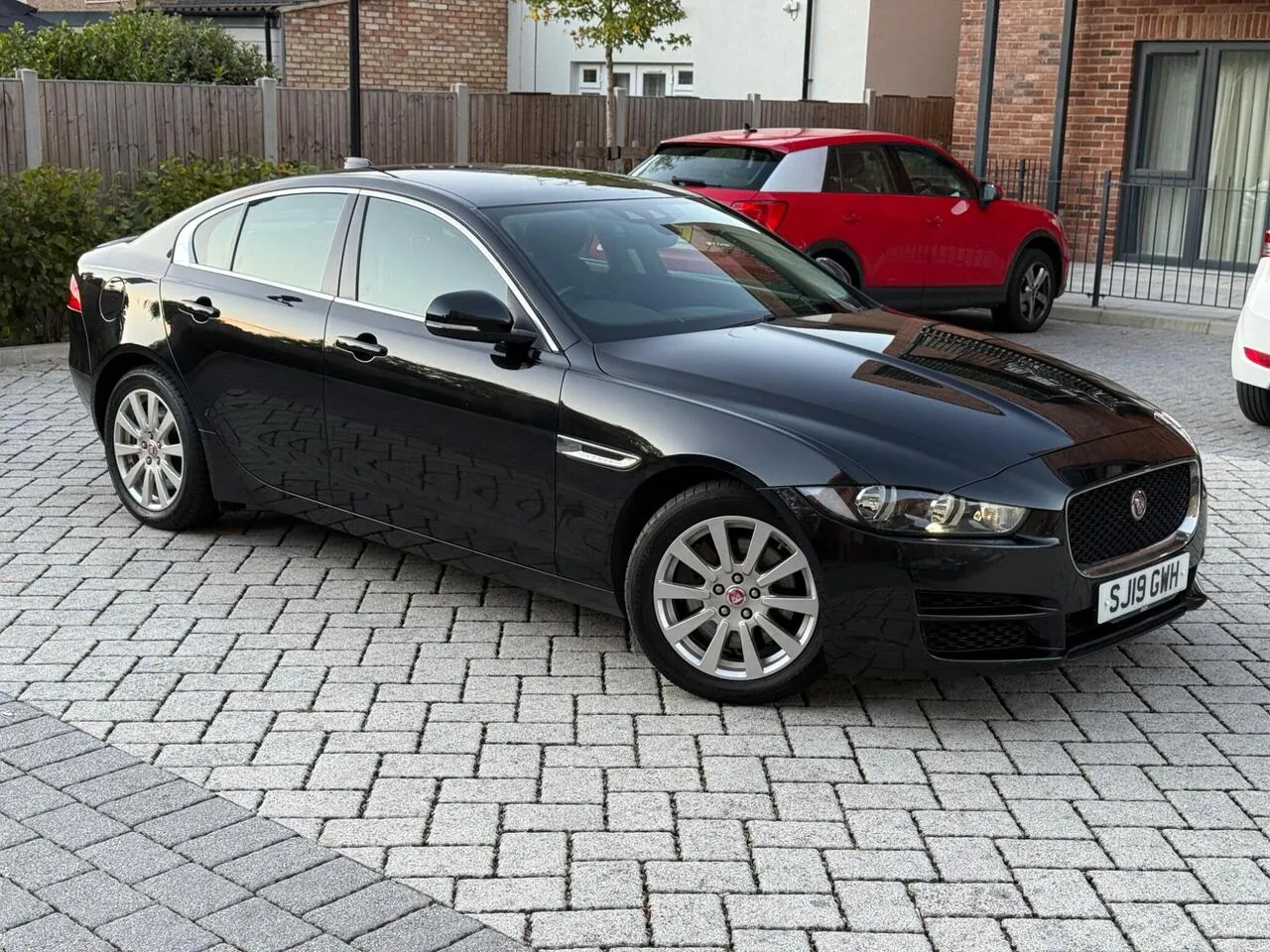 Jaguar Xe 2019 photo 2