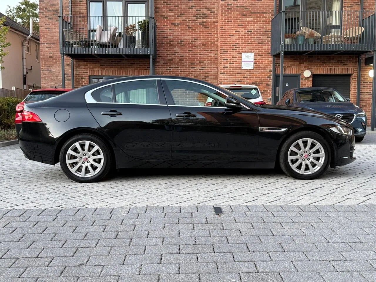 Jaguar Xe 2019 photo 3