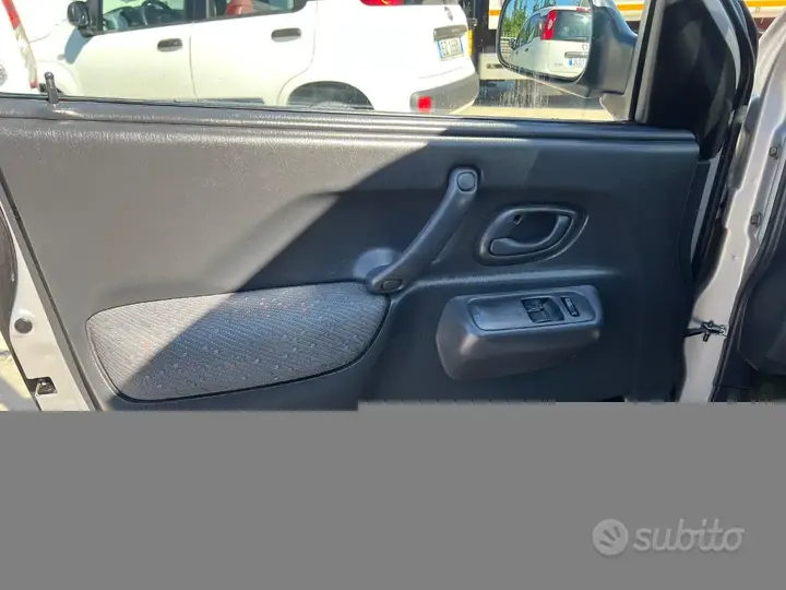 Suzuki Ignis 2002 photo 4