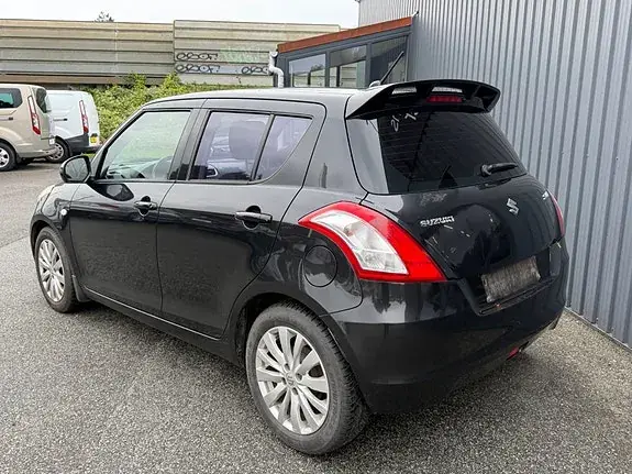 Suzuki Swift 2011 photo 3