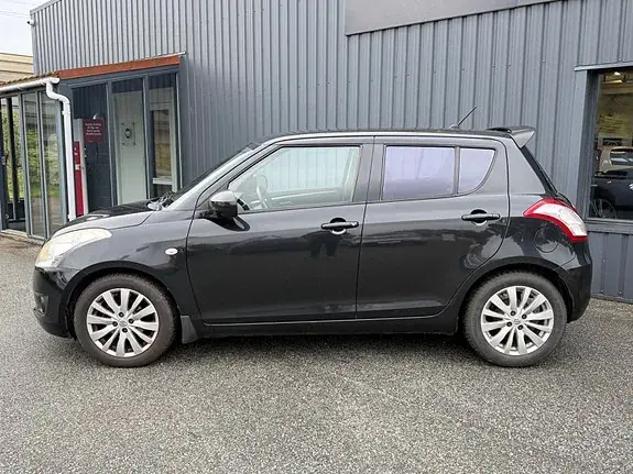 Suzuki Swift 2011 photo 2