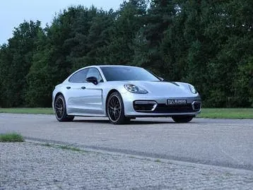 Porsche Panamera 2023 photo 2