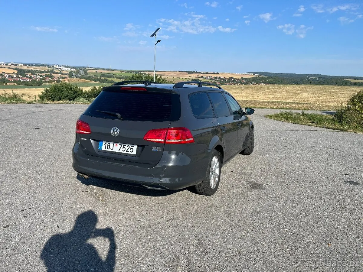 Volkswagen Passat 2011 photo 4