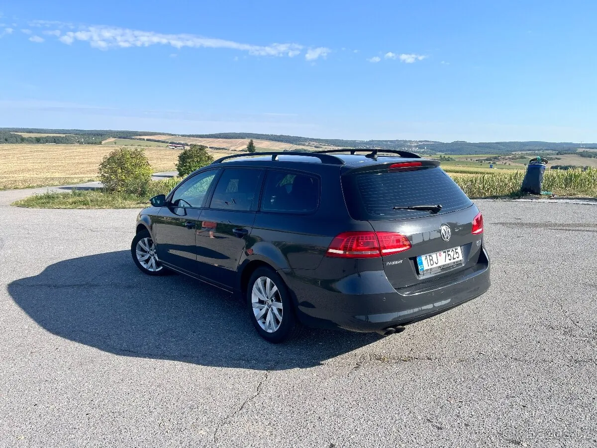 Volkswagen Passat 2011 photo 3