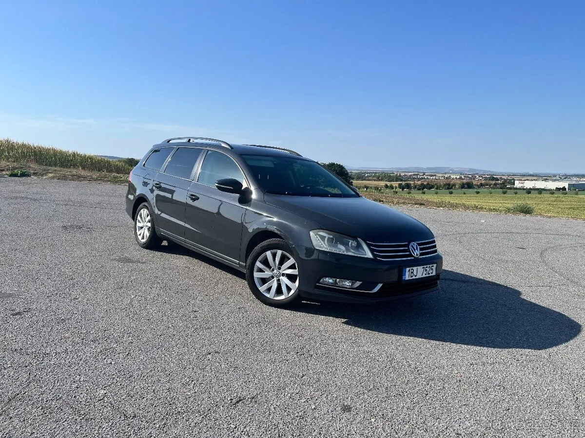 Volkswagen Passat 2011 photo 2