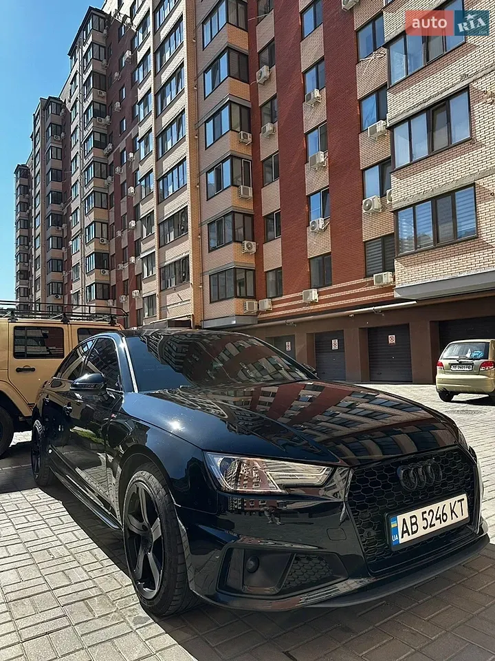 Audi A4 2018 photo 2