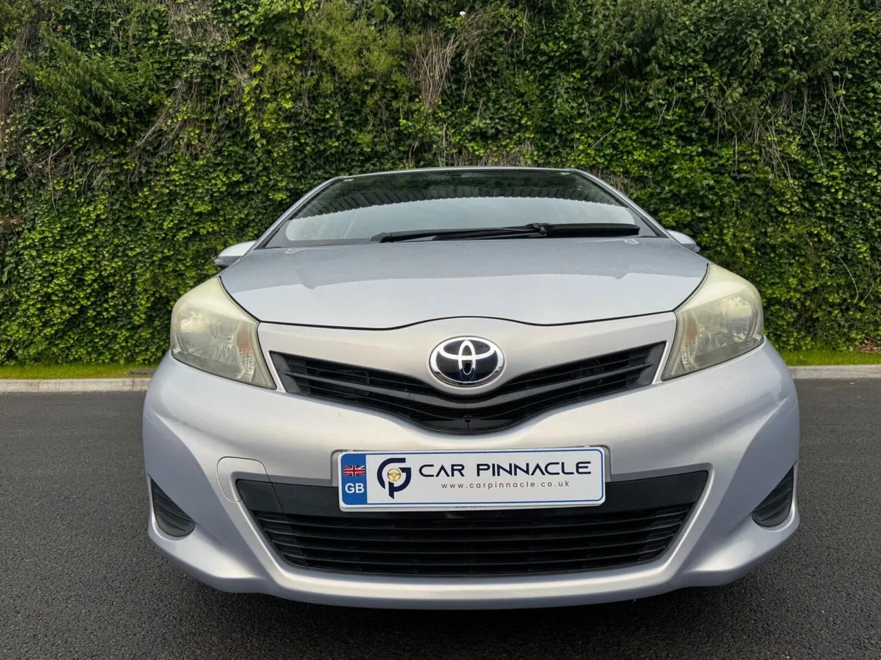 Toyota Yaris 2013 photo 3