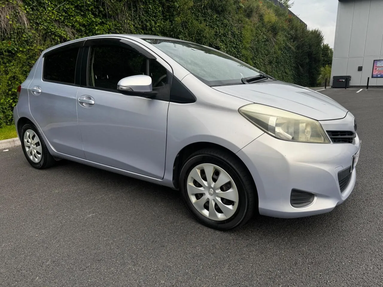 Toyota Yaris 2013 photo 2