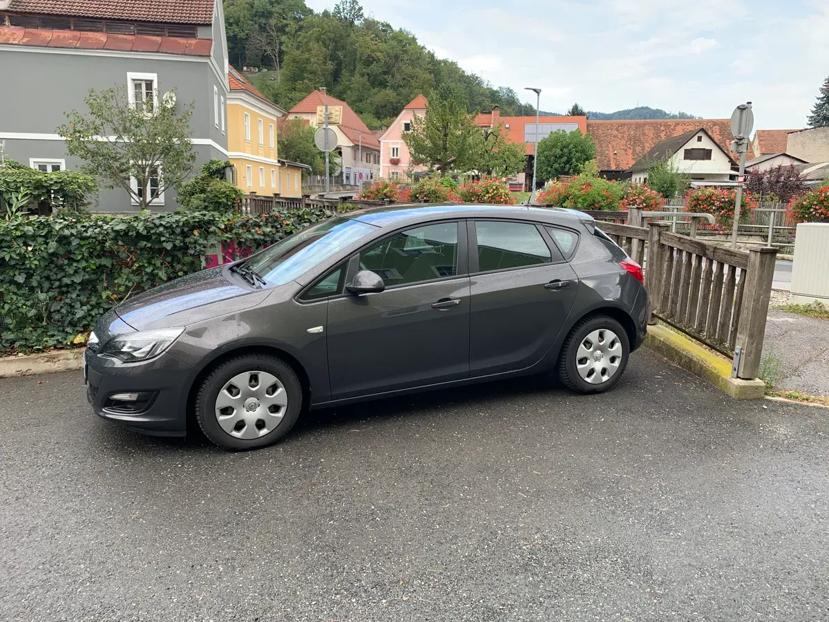 Opel Astra 2015 photo 2