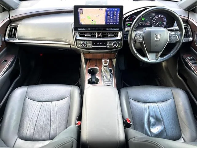 Toyota Crown Hybrid 2021 photo 2