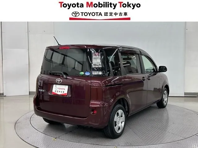 Toyota Sienta 2013 photo 2