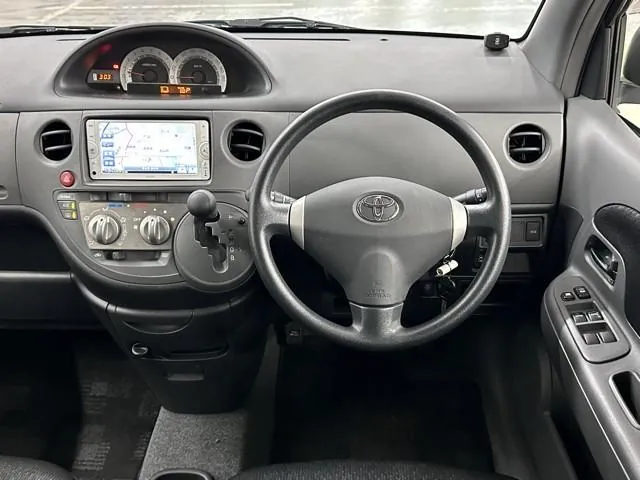 Toyota Sienta 2013 photo 4