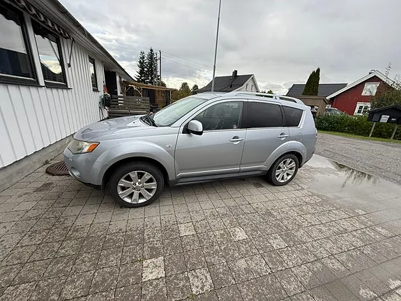 Mitsubishi Outlander 2009 photo 2