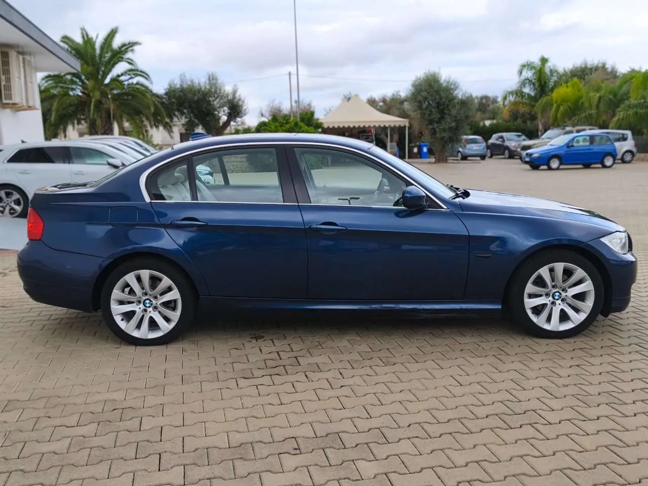 BMW 3 Series 2010 photo 4
