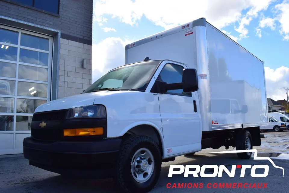 Chevrolet Express 3500 2025 photo 2