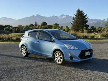 Toyota Aqua 2016 photo 2
