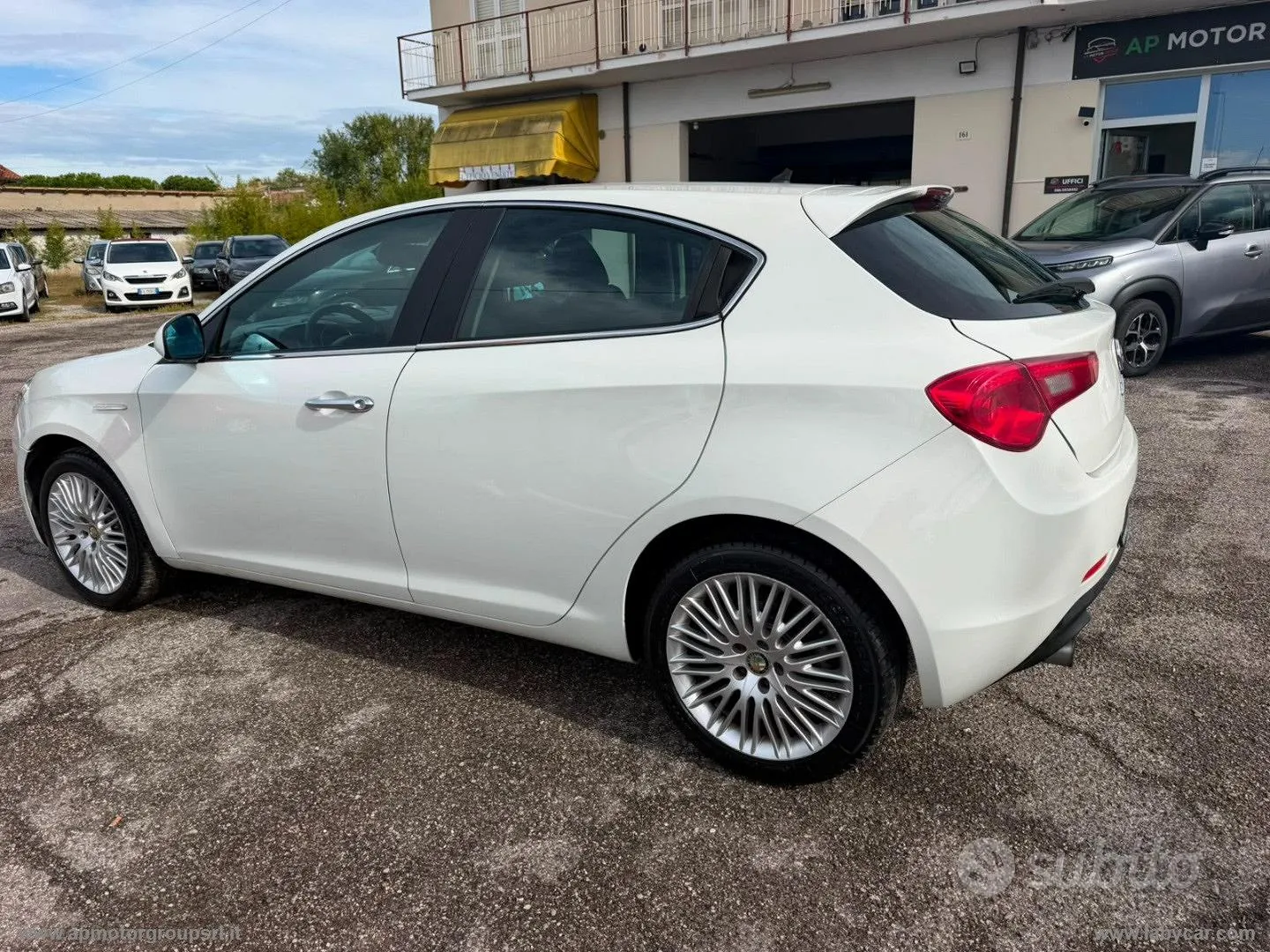 Alfa Romeo Giulietta 2012 photo 2