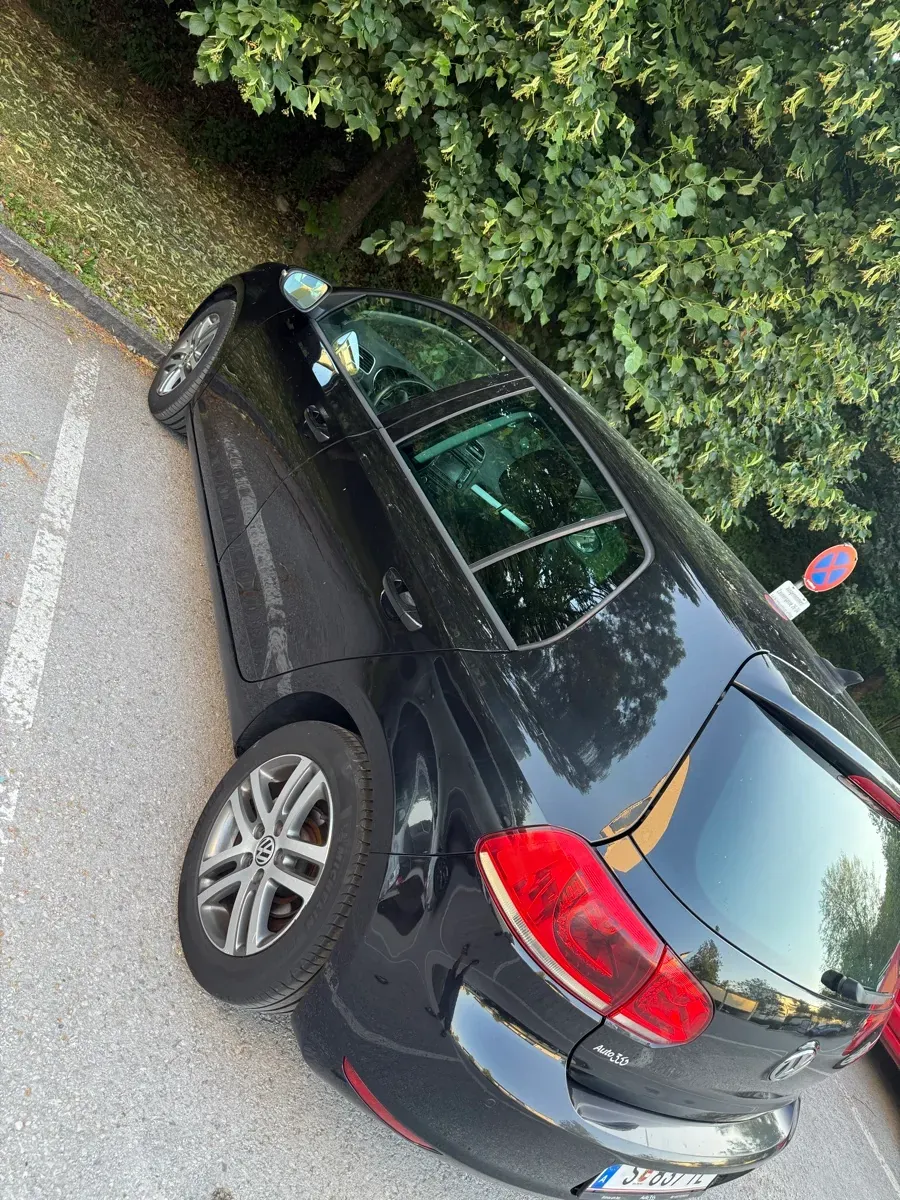 Volkswagen Golf 2010 photo 2
