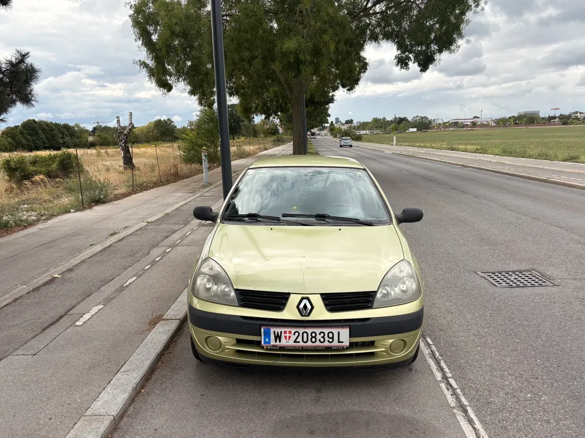 Renault Clio 2005 photo 2