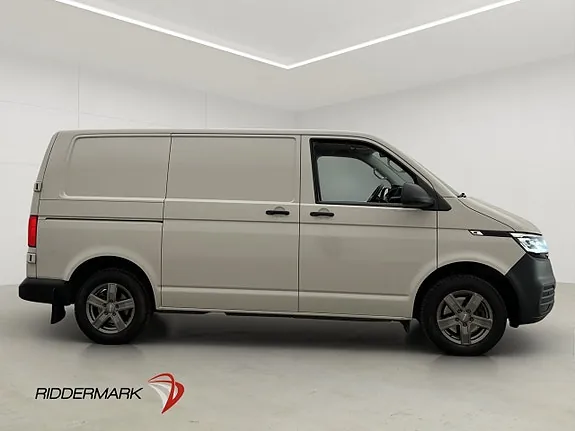 Volkswagen Transporter 2022 photo 2