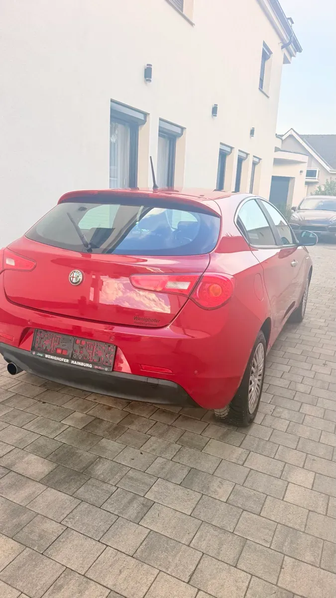Alfa Romeo Giulietta 2011 photo 3