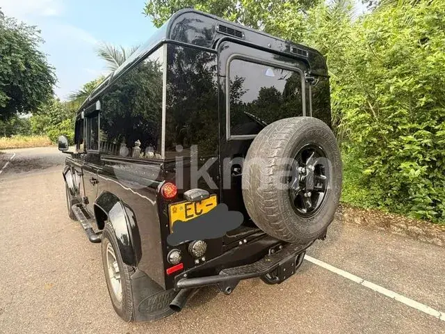 Land Rover Defender 1979 photo 2