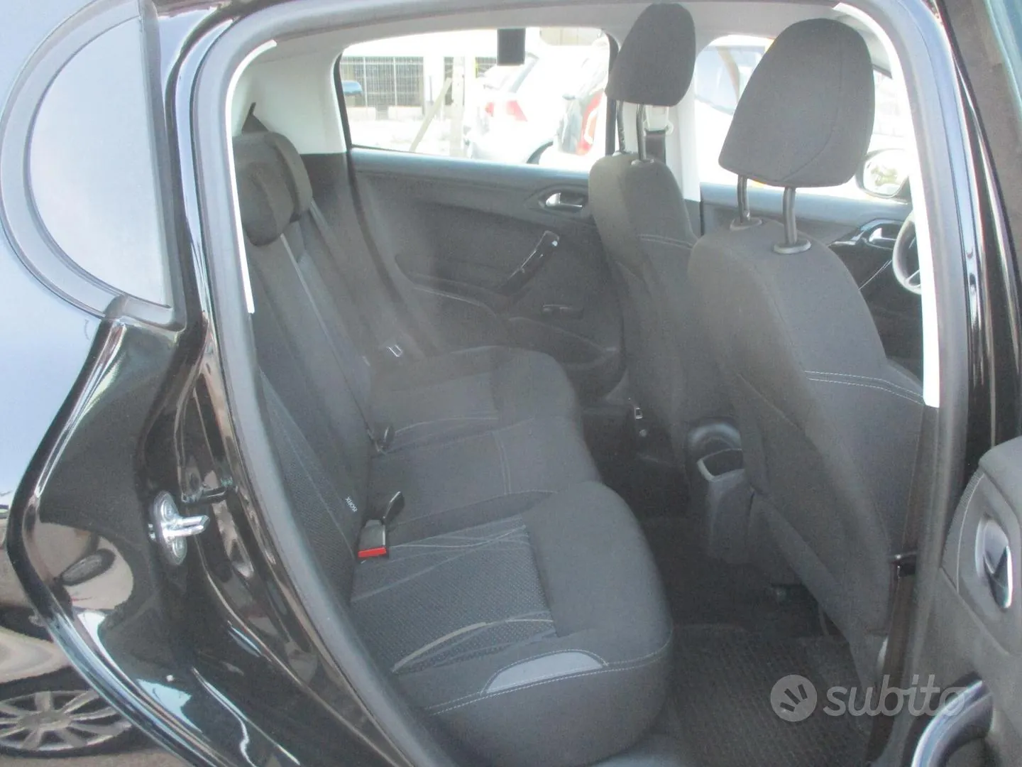 Peugeot 208 2012 photo 5