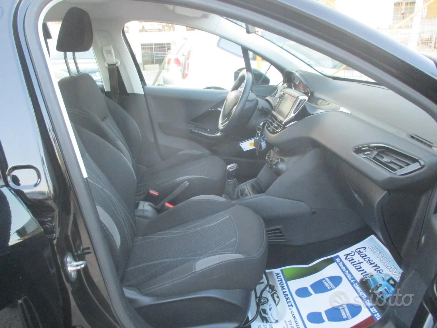 Peugeot 208 2012 photo 4