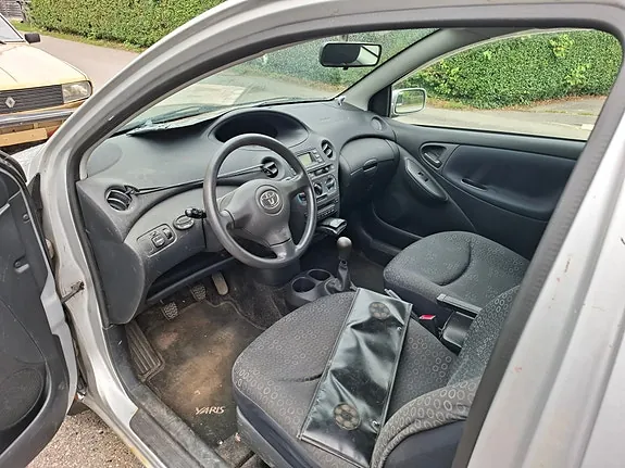 Toyota Yaris 2003 photo 4