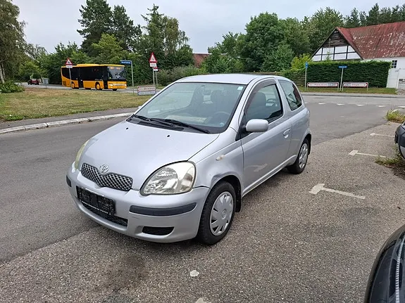 Toyota Yaris 2003 photo 2