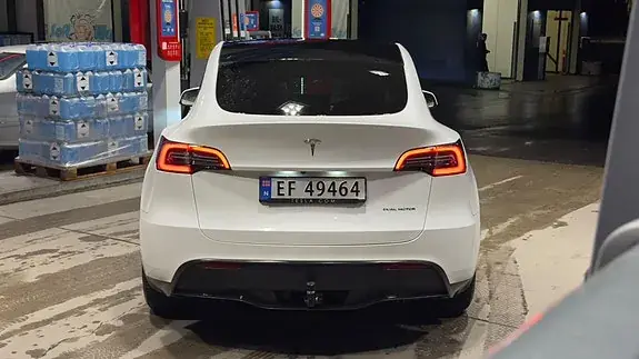 Tesla Model Y 2023 photo 4