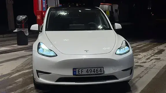 Tesla Model Y 2023 photo 2