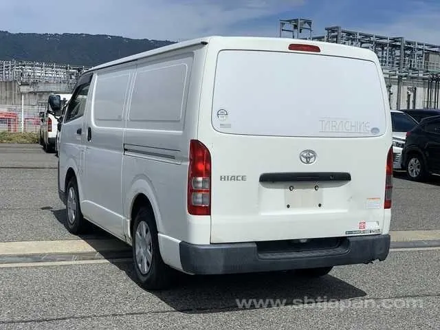 Toyota Hiace Van 2016 photo 3