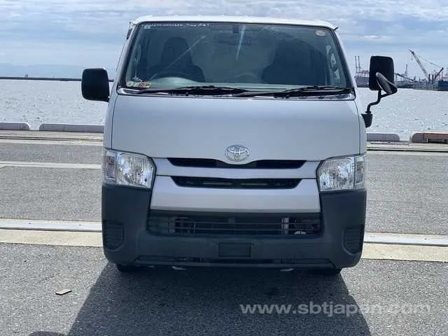 Toyota Hiace Van 2016 photo 5